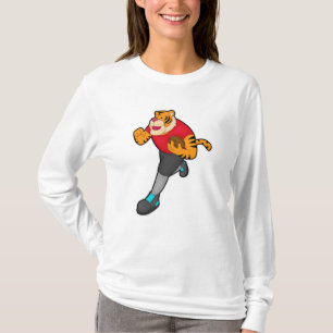 Tijger als Football speler met Football T-shirt