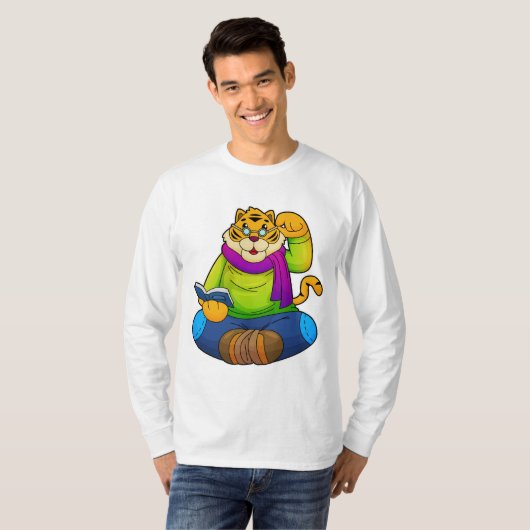 Tijger als Nerd met boek T-shirt (Voorkant volledig)