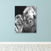 Tijger Liefde Foto op Canvas Wrap (Insitu (Houten vloer))