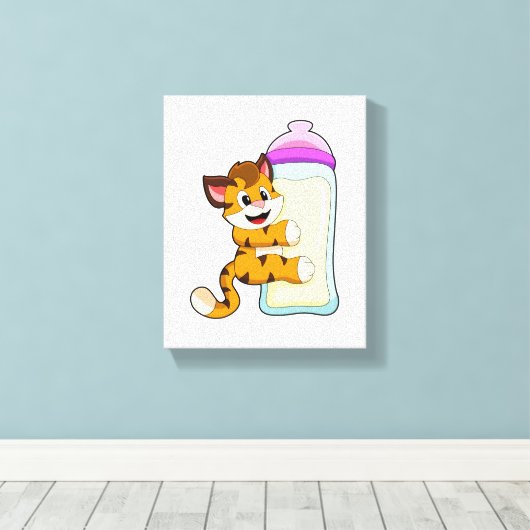 Tijger met Baby melkfles Canvas Afdruk (Insitu (Houten vloer))