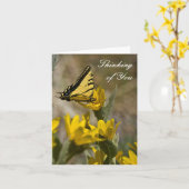 Tijger Swallowtail vlinder op oor van muilezel Kaart (Gele Bloem)