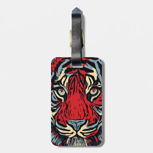 Tijgergezichtsveld dicht bij rood en blauw bagagelabel (Achterkant verticaal)