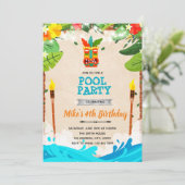 Tiki luau zwembadfeest uitnodiging (Staand voorkant)
