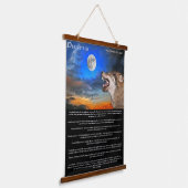 Timber wolf kijkt naar de maan Desiderata Hangend Wandkleed (Gebogen)