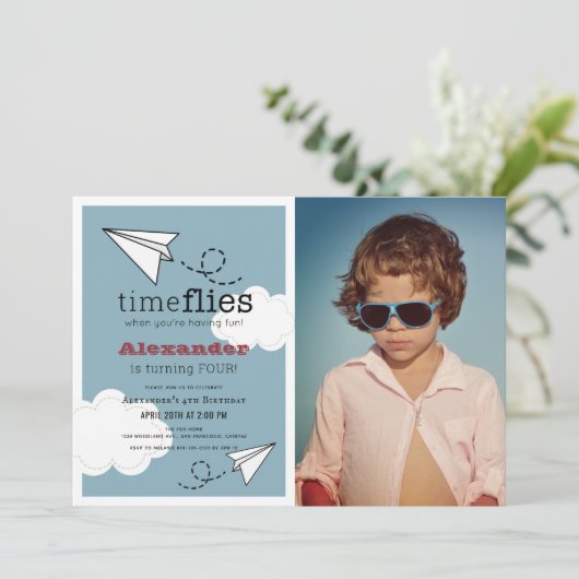 Time Flies Papieren Vliegtuig Blauwe Jongen Foto V Kaart (Staand voorkant)