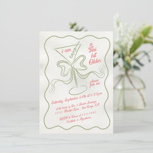 Tini beetje ouder Martini Bow Funky Verjaardag Kaart (Staand voorkant)