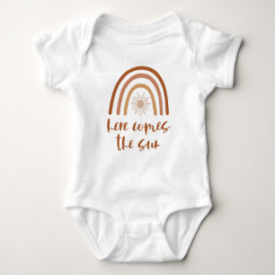 TINLEY Boho Terracotta Rainbow Hier komt de zon Romper