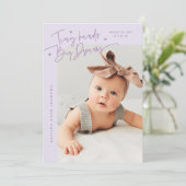 Tiny Hands Big Dreams Script Lilac Foto Geboorteaa Aankondiging (Staand voorkant)