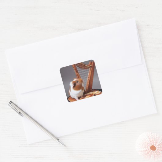 Tiny Harpist Guinea Pig – Artistic Sticker (Enveloppe)