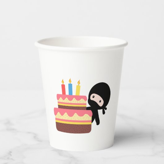 Tiny Ninja Behind Birthday Cake Papieren Bekers (Voorkant)