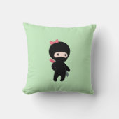 Tiny Ninja Girl over Groen Kussen (Voorkant)