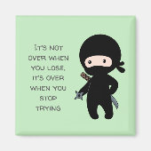 Tiny Ninja Holding Throwing Star Green Quote Magneet (Voorkant)
