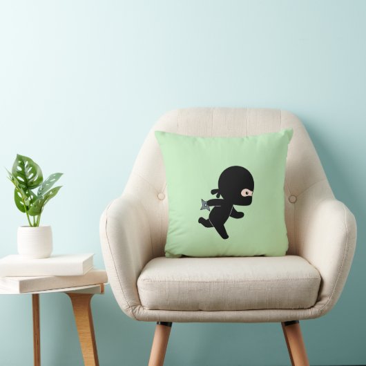 Tiny Ninja op groen Kussen (Stoel)