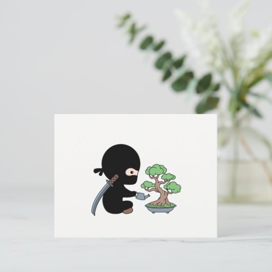 Tiny Ninja Watering Bonsai Tree Briefkaart (Staand voorkant)