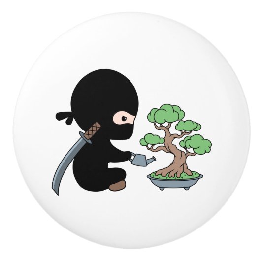 Tiny Ninja Watering Bonsai Tree Keramische Knop (Voorkant)