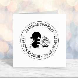 Tiny Ninja Watering Bonsai Tree Round Address Zelfinktende Stempel