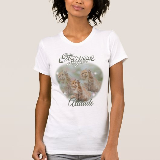 Tiny paws, major attitude t-shirt (Voorkant)
