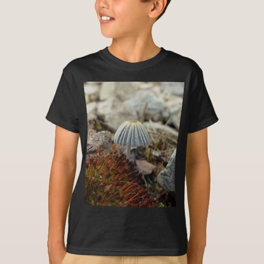 Tiny Toadstool T-shirt (Voorkant)