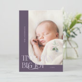 Tiny Toes Big Joy Plum Foto Geboorte Aankondiging (Staand voorkant)