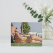 Tiny Yellow Bikini foto-briefkaart Briefkaart (Staand voorkant)