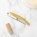 Tire-bouchon Mariage Personnalisé Jaune Doré Bridesmaid<br><div class="desc">Un ouvre-bouchon à vin couleur jaune or tendance pour votre femme de chambre mariage avec son nom au dos et imprimé en blanc,  stylisé. Personnalisez le tire-bouchon en remplaçant le nom par le nom de la servante. Disponible dans de nombreux modèles de couleurs mariages de demoiselles d'honneur populaires.</div>