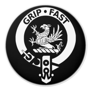 Tiroirs à poignées au blason du Clan Leslie