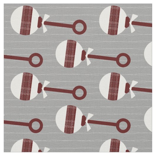 Tissu Aggie Maroon Plaid Baby Rattle sur Grey (Fermer)