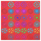 Tissu Cercles cardiaques multicolores sur rouge (Échantillon)