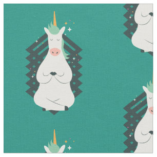 Tissu Licorne dans la pose de yoga