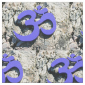 Tissu Om violet symbole sur granit (Fermer)