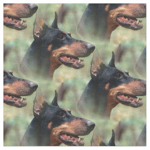 Tissu Pinscher de dobermann dans les bois