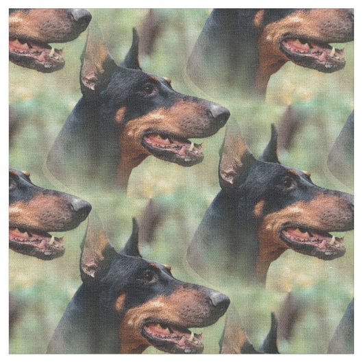 Tissu Pinscher de dobermann dans les bois (Fermer)