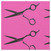 Tissu rose de ciseaux de coupe de cheveux noirs (Fermer)