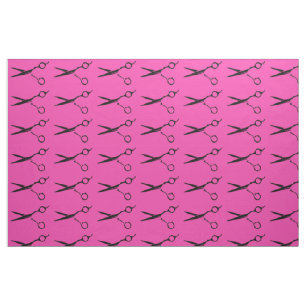 Tissu rose de ciseaux de coupe de cheveux noirs