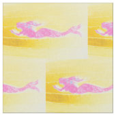 Tissu sirènes roses sur jaune (Fermer)