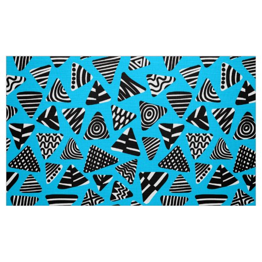 Tissu Triangles 240121 - Noir et Blanc sur Sky Blue (Fat Quarter)