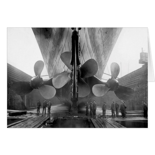 Titanic en cale sèche, 1910 (Devant horizontal)