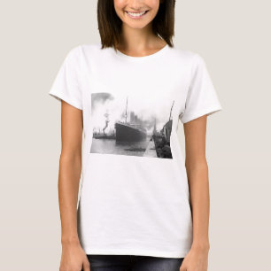 Titanic in de haven van Southampton T-shirt