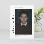 Titre Gras Classy Photo Graduation Invitation (Debout devant)