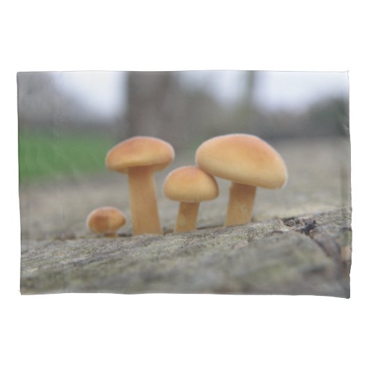 Toadstools Macro Pillowcase Kussensloop (Voorkant)