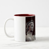 Toch hield ze de mok van justitie aan (Links)