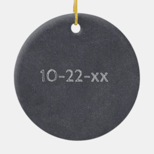 Toekomstige Mr & Mrs Surname Chalkboard met datum Keramisch Ornament (Achterkant)
