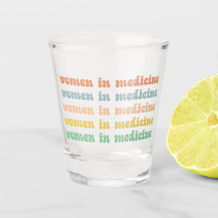 Toekomstige verpleegkundige voor vrouwen in de gen shot glas