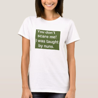 Toelichting door Nuns in Dark Green T-shirt