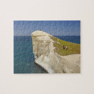 Toeristen op klif top bij Tunnel Beach Legpuzzel