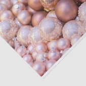 Toestel van champagne en roze kerstbulbpapier tissuepapier (Detail)