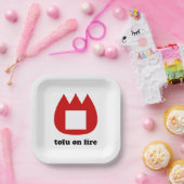 📛 tofu in brand papieren bordje (Feest)