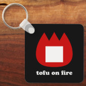 📛 tofu in brand sleutelhanger (Voorkant)