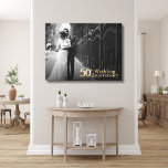 Toile 50e anniversaire du Mariage | Lettres d'or | Photo<br><div class="desc">Célébrez une étape remarquable avec cette élégante toile photo du 50e anniversaire de Mariage. Doté de lettres dorées luxueuses et d'espace pour une photo chère, cette toile fait un souvenir intemporel qui honore cinq décennies d'amour et d'engagement. Parfait pour commémorer cette occasion spéciale, il ajoutera une touche de sophistication à...</div>