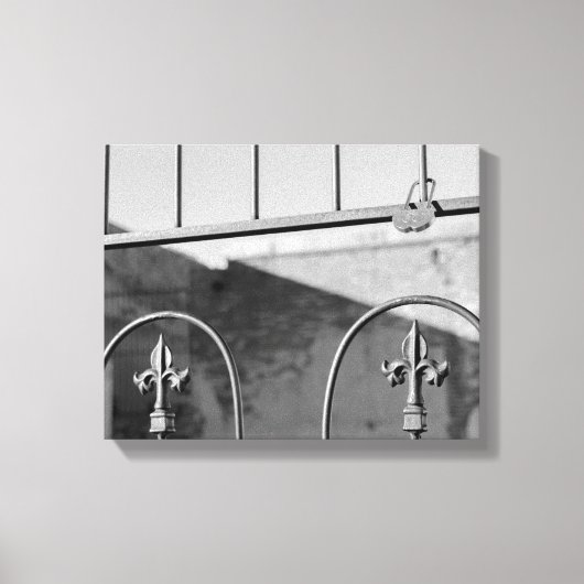 Toile 6067-Locks sur clôture (Recto)